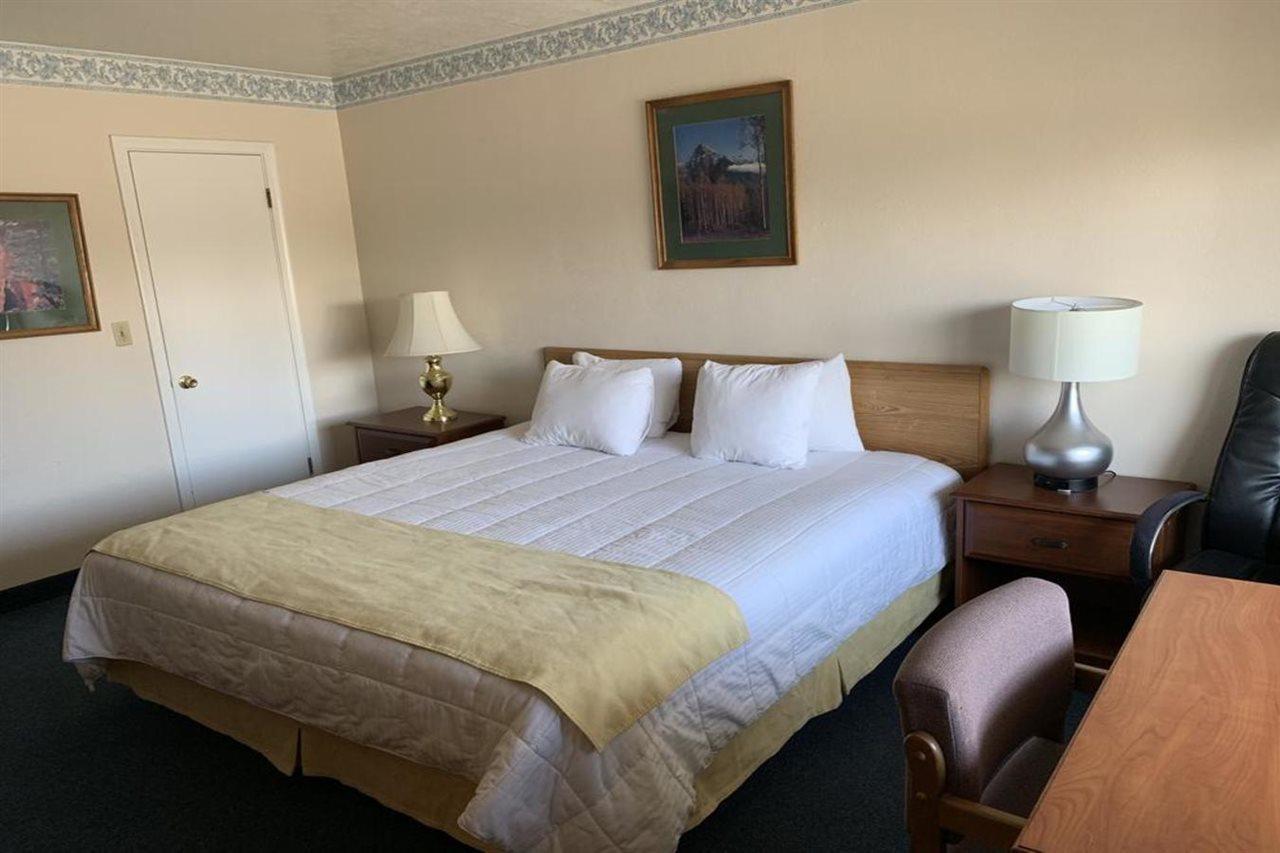 New Western Motel Пейнгуич Екстериор снимка