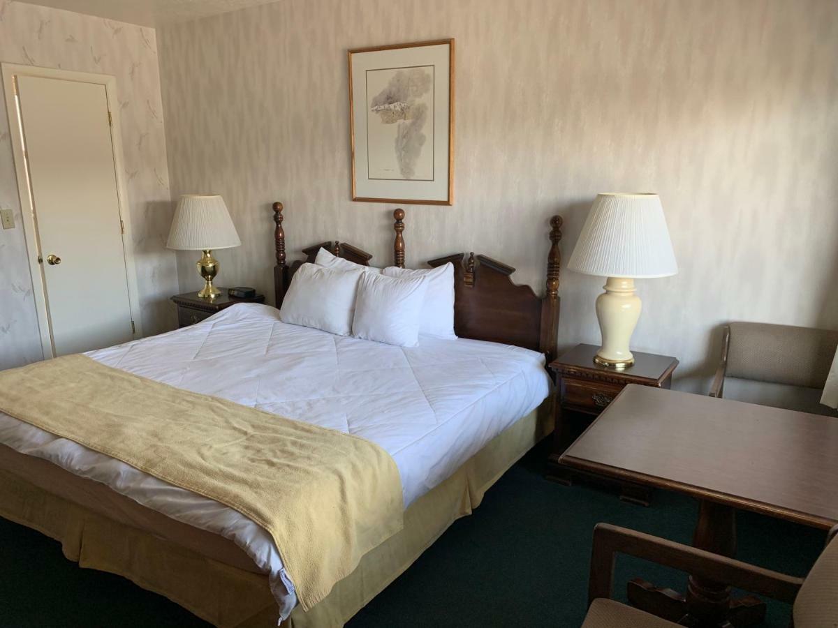 New Western Motel Пейнгуич Екстериор снимка