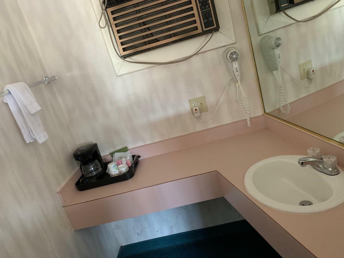 New Western Motel Пейнгуич Екстериор снимка